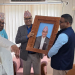 मुख्यमन्त्रीलाई ‘खोलादेली’को हस्तनिर्मित नमुना फोटो फ्रेम हस्तान्तरण 