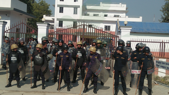 हल्लै हल्लामा मुख्यमन्त्री कार्यालय अगाडी सुरक्षाकर्मीको मेला