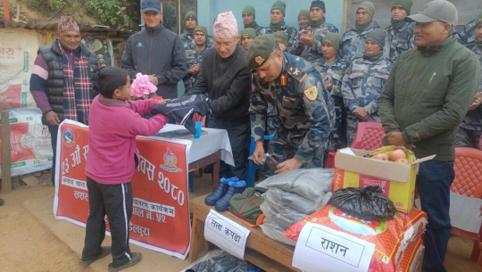 सशस्त्र प्रहरीद्धारा डडेल्धुरामा अनाथ बालबालिकालाई सहयोग