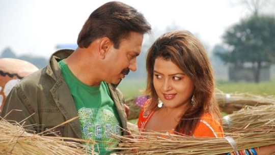 रेखा र भुवनको ‘पानी बाराबार’