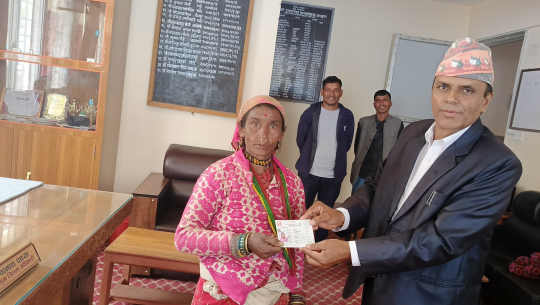 बाजुराकी धना वादीलाई ५५ वर्षको उमेरमा नागरिकता