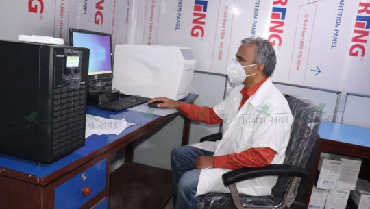 चन्दा संकलन गरेर डडेल्धुरा अस्पतालमा स्थापना गरिएको पिसीआर मेसिनबाट परीक्षण सुरु