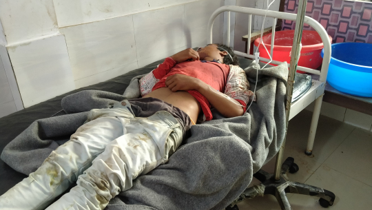 बैतडीमा भीरबाट लडेर गम्भीर घाइते सुरेन्द्रको आर्थिक अभावका कारण उपचार भएन