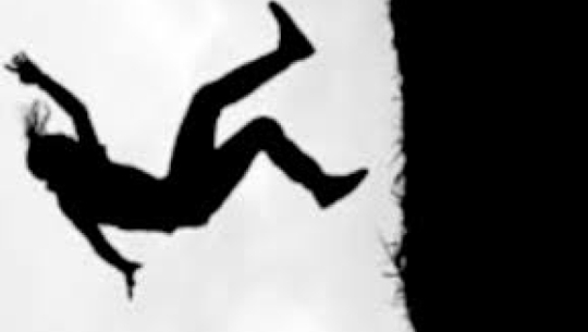 डडेल्धुरामा भिरबाट लडेर एक महिलाको मृत्यु 