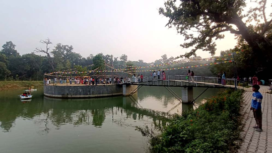 धनगढीको चन्द्रमुखी ताल आन्तरिक पर्यटकले भरिभराउ