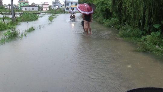 धनगढीमा मापदण्ड विपरीत बनेका नालीले ढल निकासको समस्या