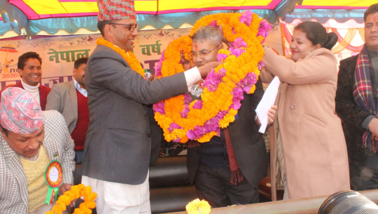 डडेल्धुरामा ‘घुम्न जाऔँ अमरगढी’ सुरु, मन्त्री बाँस्कोटालाई १६ किलोको माला
