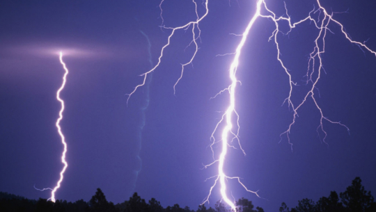 चट्याङ लागेर अछाममा एक बालक घाईते 