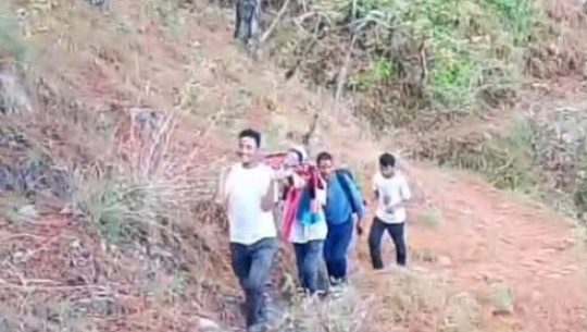 डडेलधुराको चुँडीगाउँमा सडक नपुग्दा स्थानीयलाई  सास्ती 