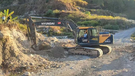 दार्चुलाकाे धौलीगाड खोलामा अलपत्र मोटरेबल पुल निर्माण सुरु 