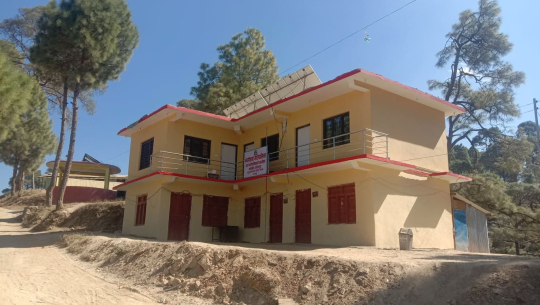 डडेल्धुराको भागेश्वरले सुपथ मुल्य फार्मेसी सञ्चालन गर्दै