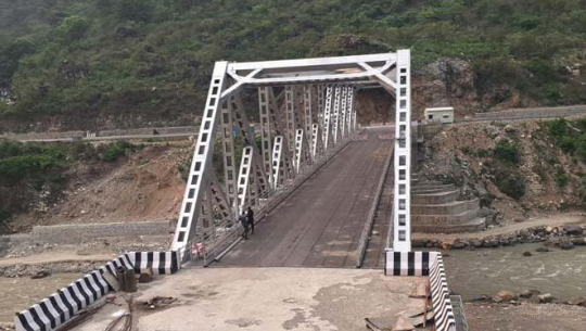 ६ महिनादेखि बनेर पनि सञ्चालनमा आउन सकेन दार्चुलाको नेपाल–भारत जोड्ने पक्की पुल