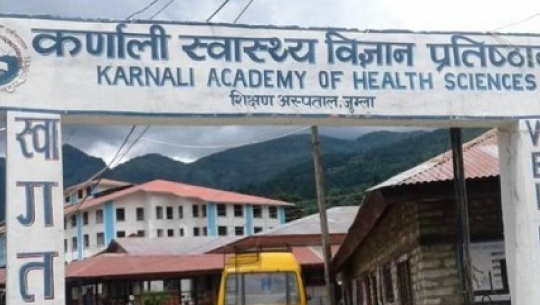 भारतीय राजदूतावासद्धारा कर्णाली स्वास्थ विज्ञान प्रतिष्ठानलाई एम्बुलेन्स