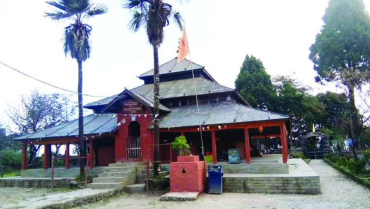 पर्यटकीयस्थल रेसुङ्गामा सिँढी निर्माण