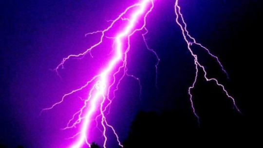 अछाममा चट्याङ लागेर २ जना घाइते