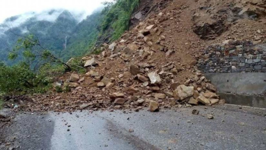 सडक भासिँदा जयपृथ्वी राजमार्ग अवरुद्ध