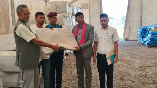 दार्चुलाका बाढीपीडितलाई प्रदेश सरकारको राहत 