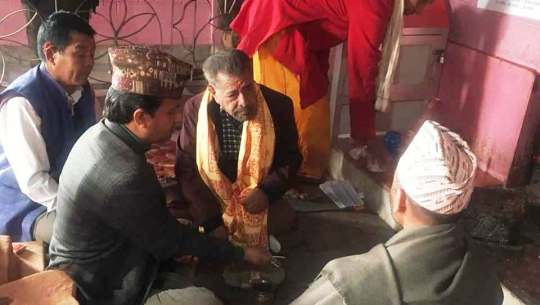 कांग्रेस नेता जोशीको स्वास्थ्य लाभका लागि उग्रतारा मन्दिरमा पूजा