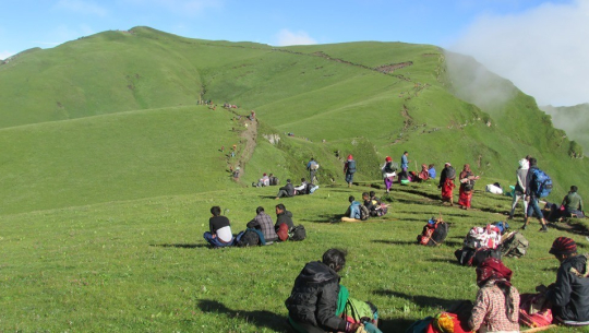 बाजुरामा लेक लागेर एक तीर्थयात्रीको मृत्यु, अत्तरियाकी ईश्वरीको शिविरमा उपचार हुँदै