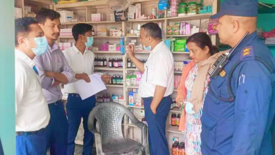 कञ्चनपुरको वेदकोटमा म्याद नाघेका औषधी नष्ट