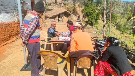 बैतडीमा नसर्ने रोगविरुद्ध घरदैलो अभियान, ६६ टोलमा स्वास्थ्य परीक्षण