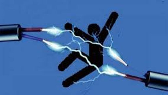डडेल्धुरामा करेन्ट लागेर एक पुरुष घाइते
