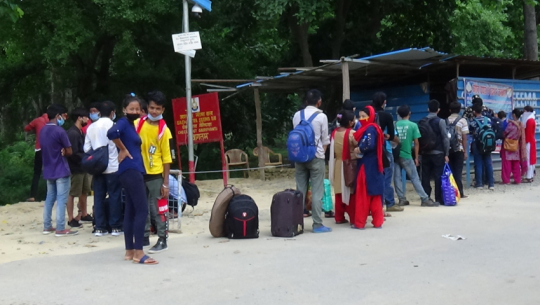 1,028 Nepalese from Far-West return to India on Saturday