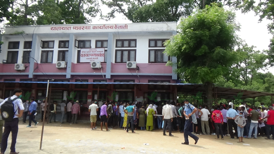 यातायात कार्यालय धनगढीमा कर बुझाउनै मुस्किल