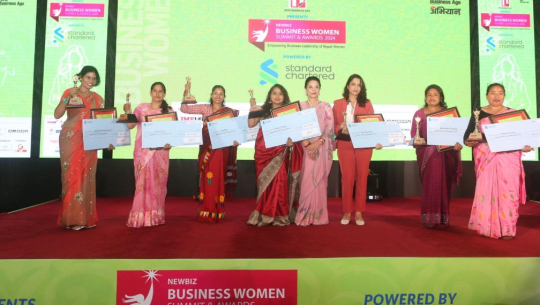 उद्यमी महिला ओझाले पाइन् ‘इमर्जिङ इन्टरप्राइजिङ वुमन अफ दि इयर’ अवार्ड