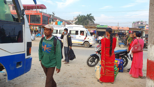 अत्तरिया बसपार्क पुगेर भक्कानिए हरिराम