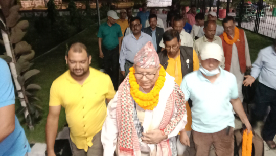 जनतालाई केन्द्रमा राखेर काम गर्नुपर्छ: माधव नेपाल