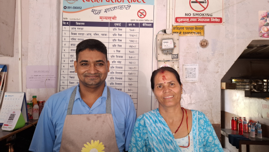 शिक्षण पेशा छोडर परठा सेन्टर किनेका अवस्थी मासिक एक लाख कमाउदै