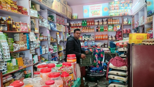 विदेशबाट फर्केर गाउँमै ‘सस्तोबजार’ सञ्चालन