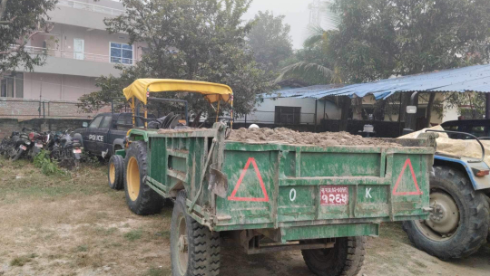 शुक्लाफाँटामा ग्राबेलसहितको ट्याक्टर प्रहरी नियन्त्रणमा 