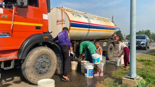 Dhangadhi Sub-metropolitan city distributes water amid ongoing shortage
