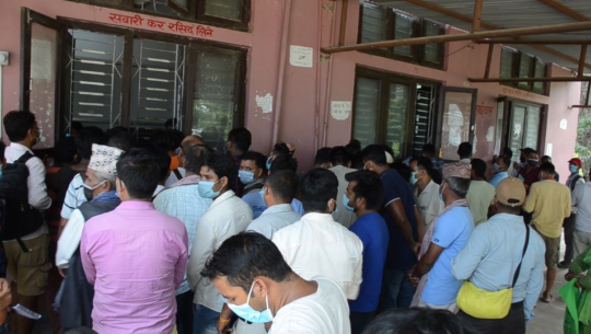 सुदूरपश्चिम सरकारको निर्णयविपरीत जरिमाना असुल्दै यातायात कार्यालय