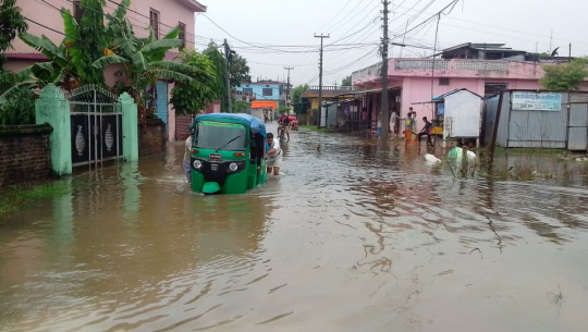 धनगढी बजार क्षेत्रका बस्तीमा बसोबास गर्नै मुस्किल, क्षणभरमै हुन्छ डुबान