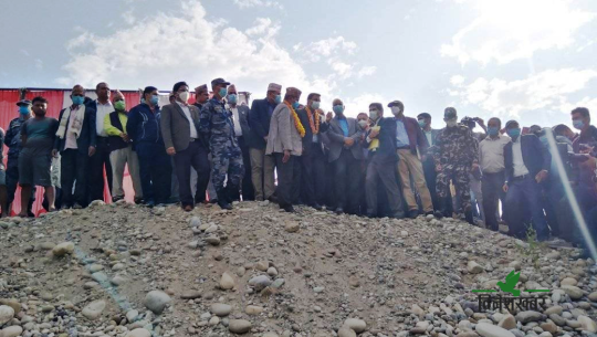 ०७७ कात्तिकमा सुख्खा बन्दरगाह निर्माण आरम्भ गर्दै तत्कालिन मन्त्री भट्ट