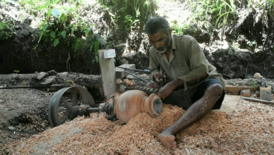 डडेल्धुरामा ठेकी बनाउने व्यवसाय संकटमा