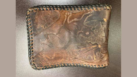 हराएको पर्स पुलिसले ५१ वर्षपछि मालिकलाई फिर्ता दिएपछि...