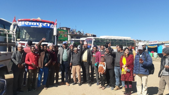 सानेपामा अनशन बस्न डडेल्धुरा काँग्रेसको टोली काठमाडौं प्रस्थान
