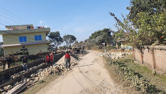राजघाट पुल अलपत्र पार्ने ठेकेदारलाई नै सडक निर्माणको ठेक्का