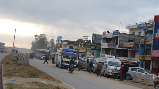 अव्यवस्थित पार्किङले अस्तव्यस्त धनगढी