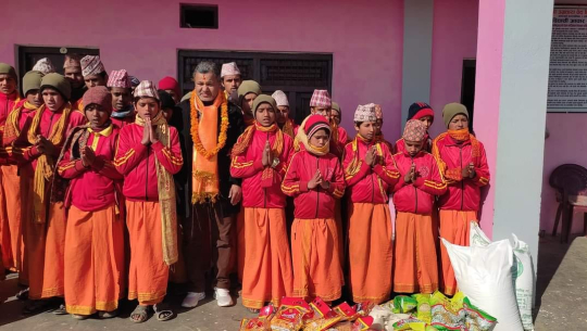 वेदविद्याश्रमका बटुकसँग मनाए प्रदेश सांसद मल्लले आफ्नो जन्मदिन