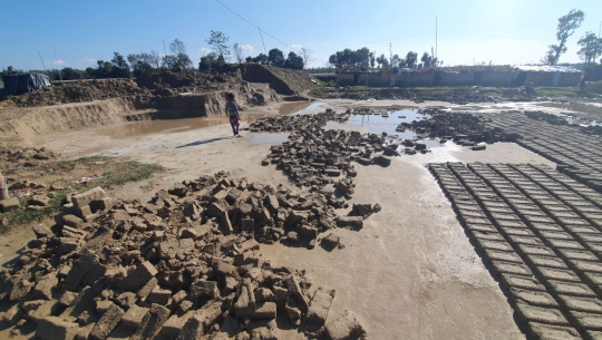 सुदूरपश्चिमका इँटा उद्योगमा २० करोडको क्षति, पलायन हुने अवस्थामा व्यवसायी