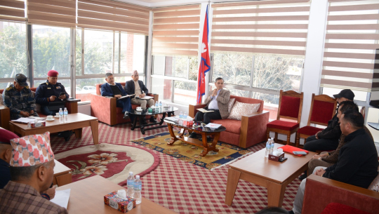 धादिङमा भएको बस दुर्घटनालाई लिएर गृहमन्त्रालयमा आकस्मिक बैठक