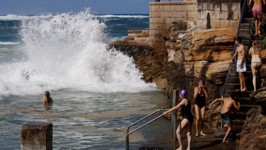 अस्ट्रेलियाको तटमा ठूलो छालले डुबेर ६ जनाको मृत्यु