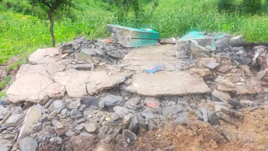 बैतडीमा घर भत्किँदा  २० लाखको क्षति