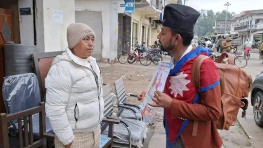 झोला बोकेर भोट माग्दै कञ्चनपुर-१ का स्वतन्त्र उम्मेदवार सिंह