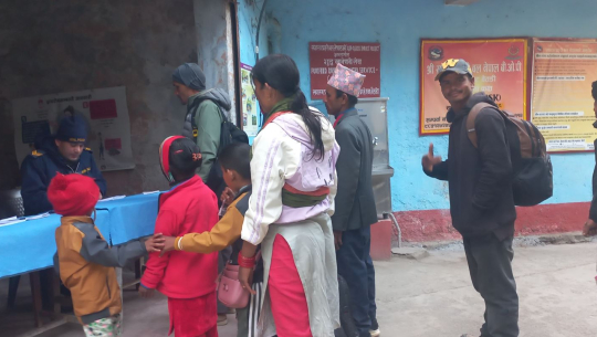 मत माग्न गाउँ पसे उम्मेदवार, मतदाता भने रोजगारी खोज्न परिवारसहित भारततिर  